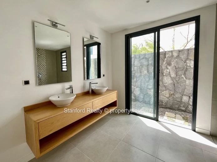 Villa de luxe de 5 chambres avec piscine privée et vue imprenable à Akasha