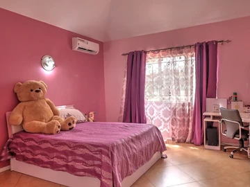 5 Bedroom House