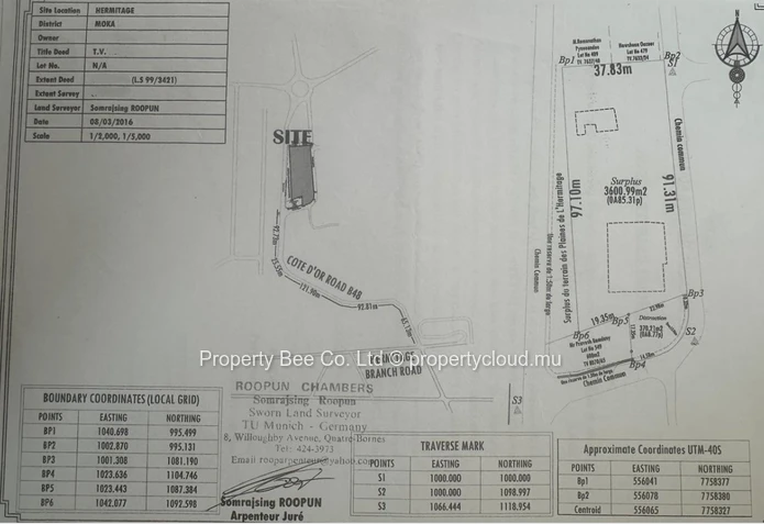 Development land: 85% of a residential arpent with 2 old buildings