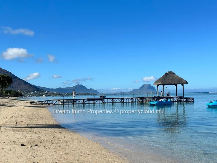 Penthouse meublé de 2 chambres avec rooftop privé & vue mer à Flic en Flac – Ile Maurice