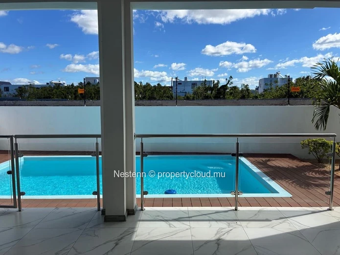 Modern 3-bedroom villa with pool close to the beach and Super U supermarket