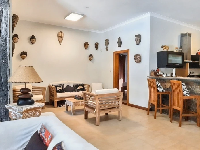 Rivière-Noire à vendre confortable villa de 4 chambres à coucher, située dans un domaine résidentiel sécurisé.