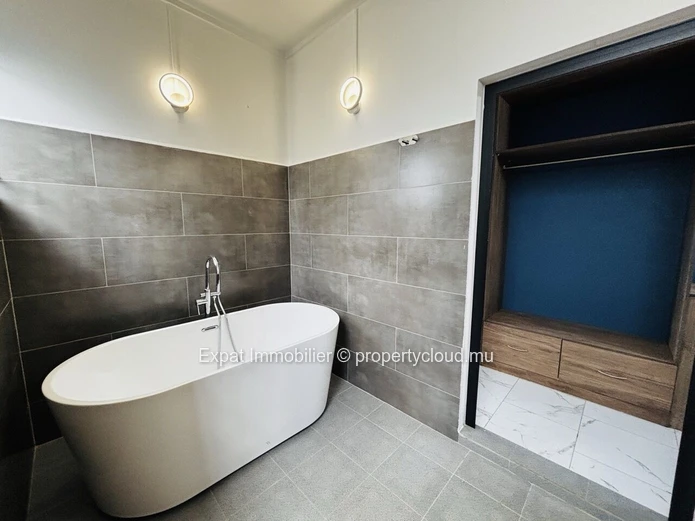 3-Bedroom Duplex With Stone Swimming Pool And Rooftop Terrace In Pereybere 