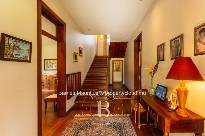 VACOAS - Exceptional Family Home with Timeless Charm – 5 bedrooms