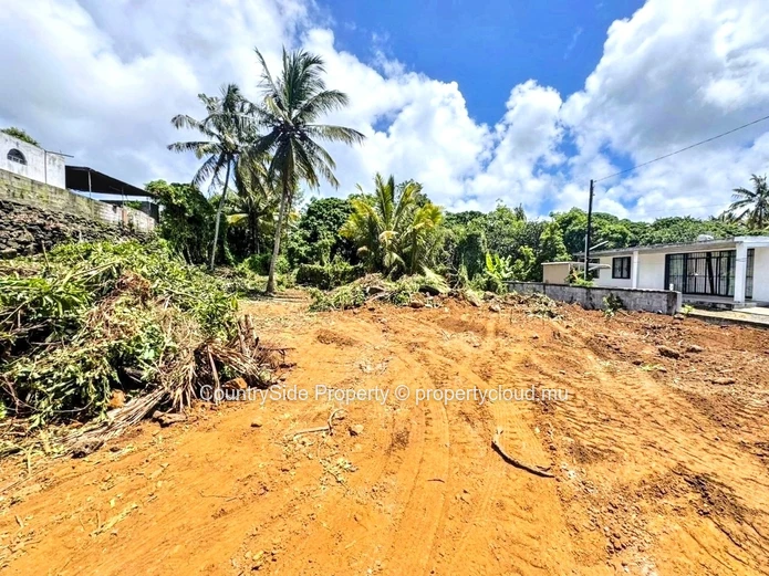 Terrain résidentiel de 8.8 perches à vendre à P. Raffray