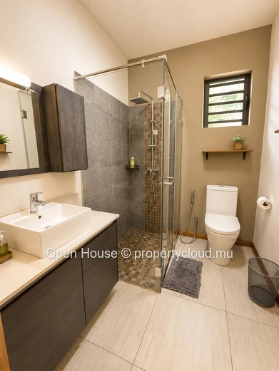 Appartement meublé 3 chambres avec piscine à louer à Flic en Flac