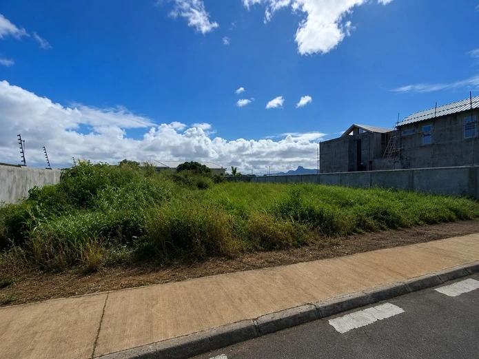 Terrain de 728,82 m² dans une résidence sécurisée