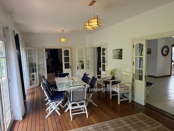 Opportunité rare à 'Vieux Quatre Bornes' 2 Luxueuses Villas sur un terrain de 1396m2 toises à Quatre Bornes - Seuleme...