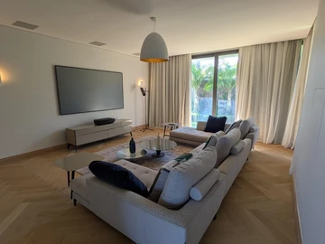 5 Bedroom Villa