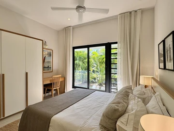 Elegant Lagoon-Level Apartment in Black River – Garden, Light & Privacy