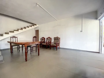 6 Bedroom House