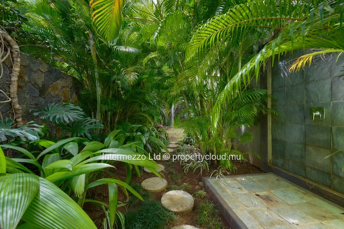 Villa 3 chambres 346 m² sur 1 748 m² à vendre – Balaclava