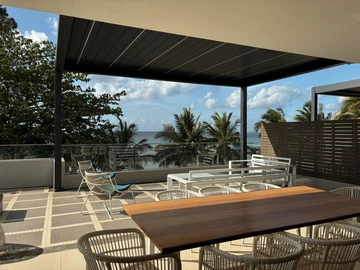 Beachfront Penthouse : Stunning terrace overlooking the sea