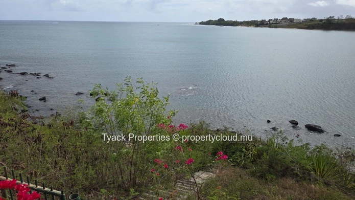 Villa en Bord de Mer à Vendre – Vue Panoramique et Élégance Côtière