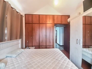 6 Bedroom Villa
