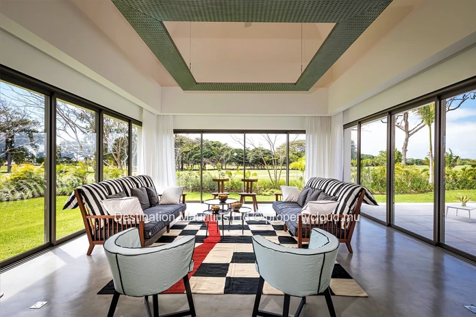 Domaine de Luxe Contemporain avec Vues sur Golf de Championnat