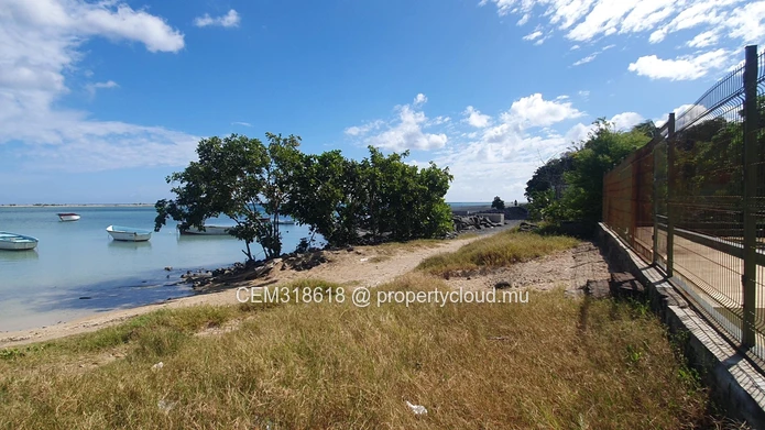 Propriété de Bord de Mer 36.37 Perches à Vendre – Baie du Tombeau 