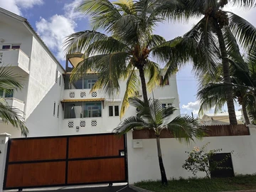 12 Bedroom Hotel