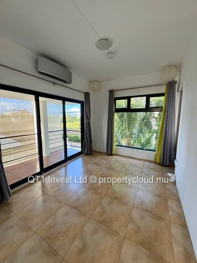 Nice Duplex In Mon Choisy