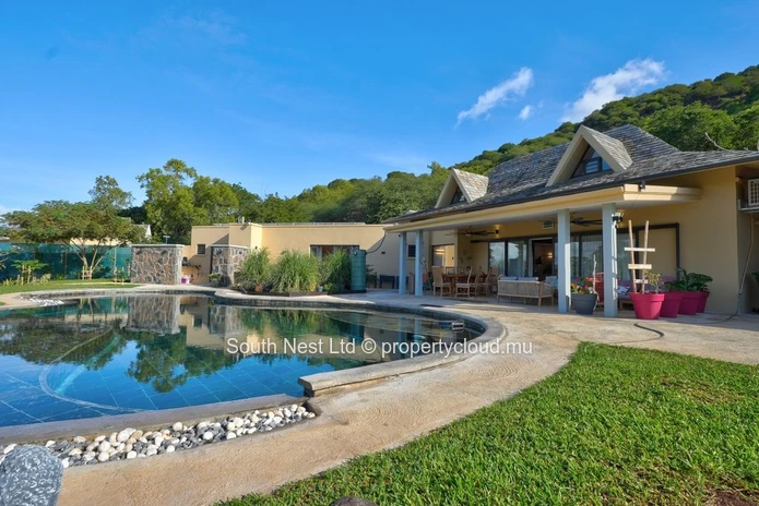 Villa familiale exceptionnellement rénovée avec vue panoramique sur les montagnes