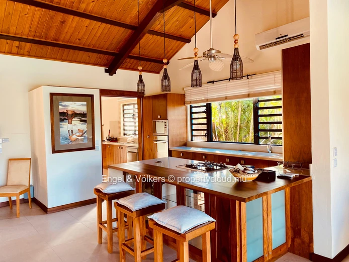 A Private Family Retreat with Breathtaking Ocean and mountain Views