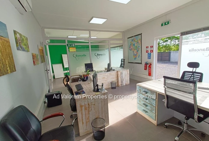 À louer – Bureau indépendant de 13m² (rez-de-chaussée)