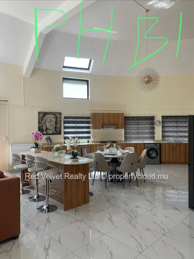 Penthouse de luxe 4 chambres avec vue sur l'océan et grande terrasse – Flic en Flac | Rs 80,000