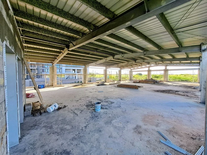 Batîment commercial à louer à The Vale, 1600m², Rs 600 000 + TVA.