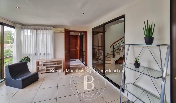 BLACK RIVER - 4 bedrooms sea view penthouse