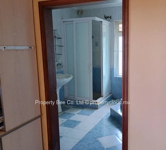 1st Floor Apartment: HillCrest Avenue / Corner of Avenue Des Dodos