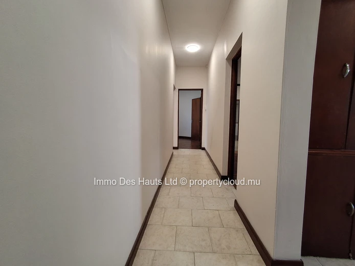 Space for rent long term Sodnac Quatre Bornes 