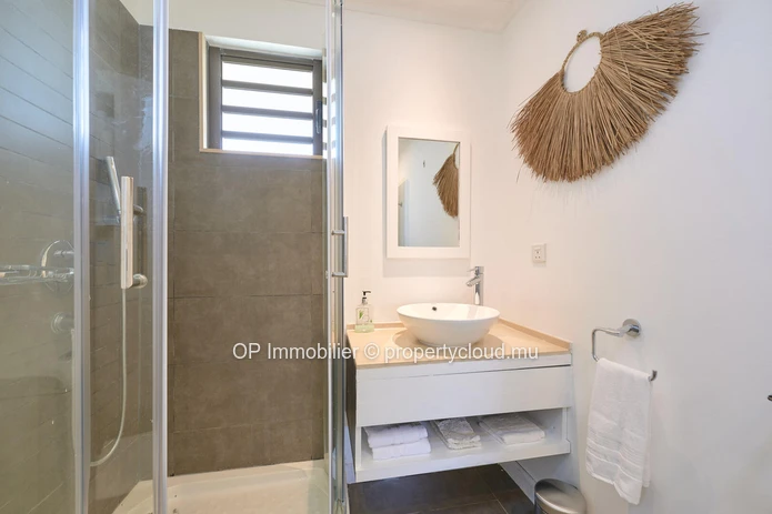 Appartement RES 2 chambres à vendre à Grand Baie avec piscine