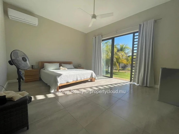 Panoramic Mountain Views - Expansive Landscaped Grounds - Absolute Privacy - Pet Friendly
