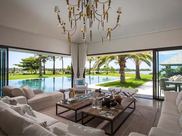 6 Bedroom Villa