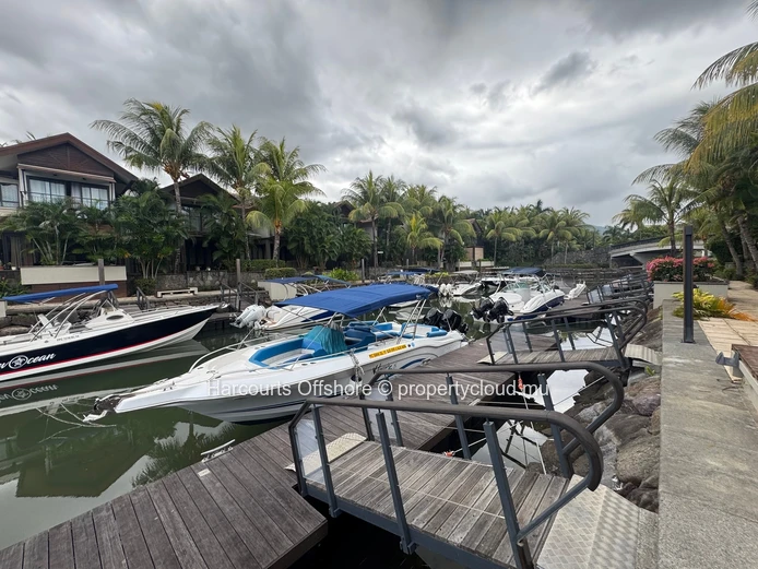 Villa de Luxe en Bord de l’Eau avec Amarrage Privé à Tamarin