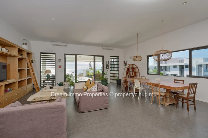 Sublime 3 Bedroom Beachfront Penthouse In Pereybere - Mauritius