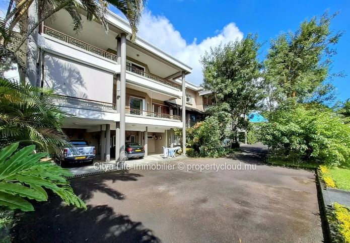 Luxurious 7 Bedroom Two Houses in Floréal with 2 Offices, Land 3,750m² - Price Rs