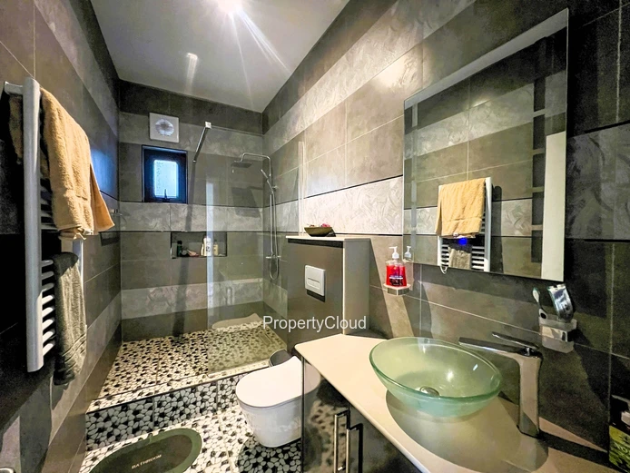 For Sale - 2-Bedroom Apartment In A Gated Residence- Coastal Road - Roches Noires