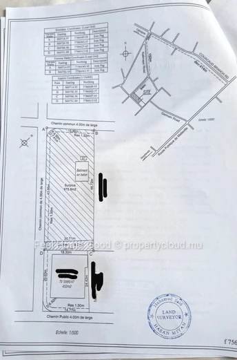 Belle Opportunité : Terrain en Coin avec Maison Inachevée à Vendre à Grand Gaube