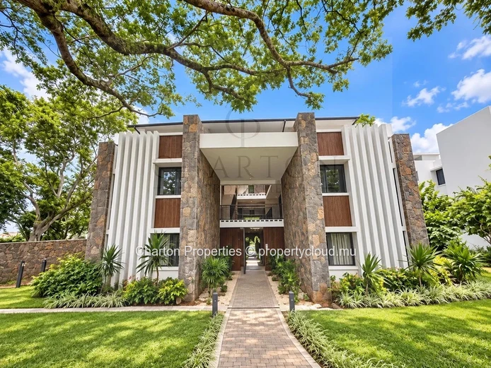 New 3-bedroom en suite apartment with mountain view