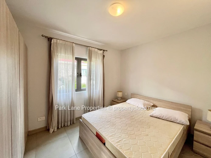 Duplex de type townhouse avec trois chambres, jardin et terrasse à Trianon