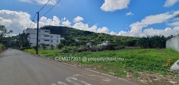20,68 Perches Terrain Résidentiel & Commercial en Toute Propriété à Vendre – Paillote, Vacoas
