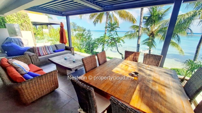 Refined 3-bedroom apartment on the beach