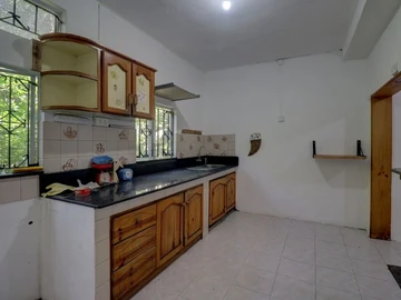 6 Bedroom House