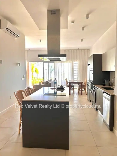 Appartement en bord de mer à louer à Grand Gaube | 3 chambres avec salles de bain attenantes | Terrasse et jardin