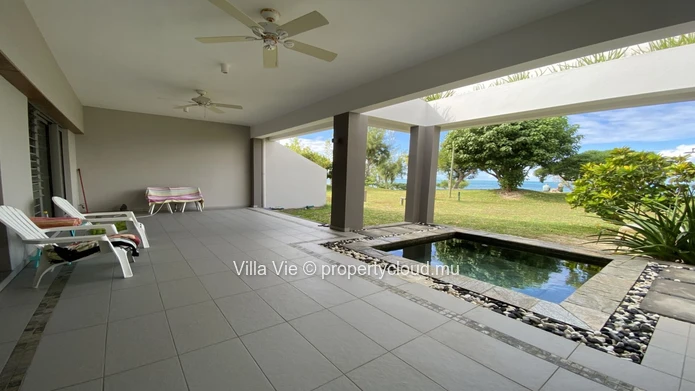Poste Lafayette - Beachfront modern 3-bedroom ensuite duplex with swimming pool