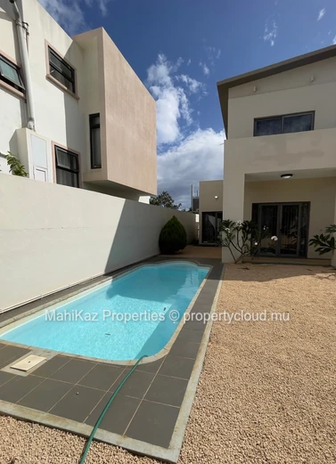 Luxurious Villa for Rent in Flic en Flac, Mauritius – Elegant Coastal Living with Sea & Mountain Views