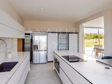 5 Bedroom Villa