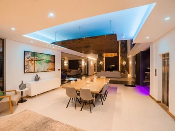 5 Bedroom Villa