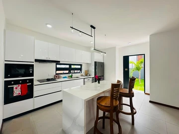 4 Bedroom Villa